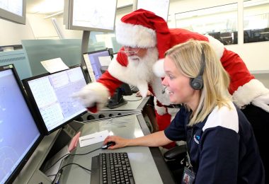 Women-in-Aviation-santa-visits-airservices-2